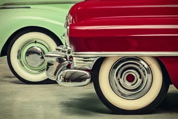 Foto op Canvas retro-stijl afbeelding van twee vintage Amerikaanse auto& 39 s © Martin Bergsma