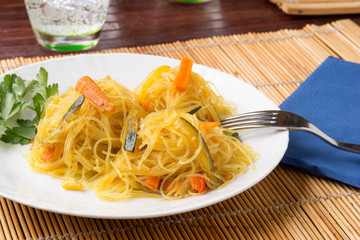 Spaghetti di soia con verdurine