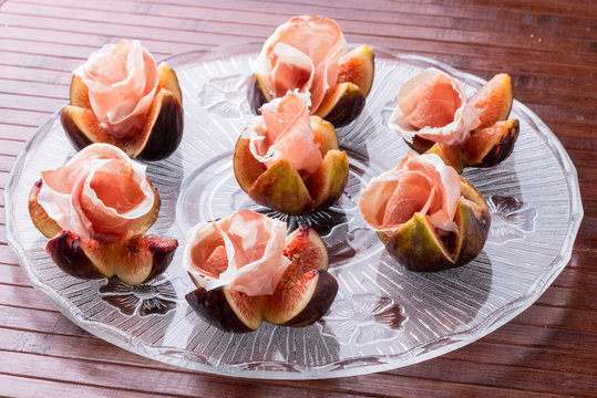 Fichi con roselline di culatello