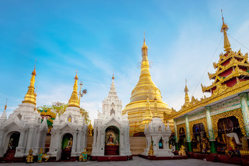 Fototapeta na wymiar Shwedagon pagoda in Yagon, Myanmar