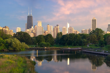 Fototapeta na wymiar View of downtown Chicago at sunset