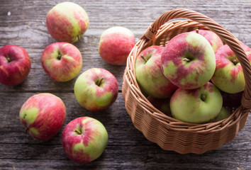 apples in a basket