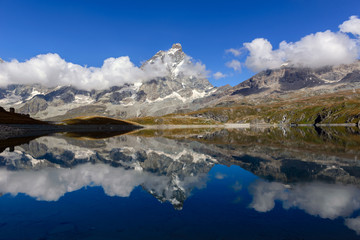 Obraz na płótnie Canvas Lago Goillet - Valtournenche - Valle d'Aosta