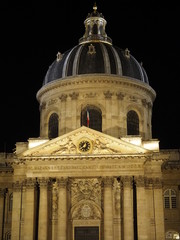 Obraz premium Paseo nocturno por París