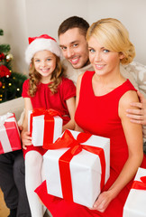 Obraz na płótnie Canvas smiling family holding many gift boxes