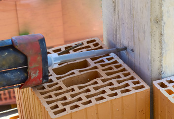 Chemical anchoring of a bar on a reinforced concrete structure