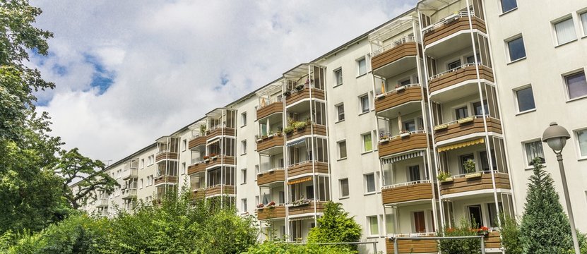 Sanierter Plattenbau 05560