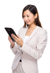 Businesswoman use of tablet