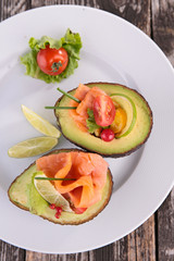 avocado salad with salmon