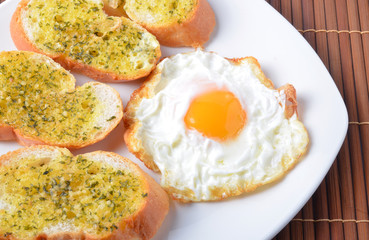 breakfast, garlic bread,fried egg