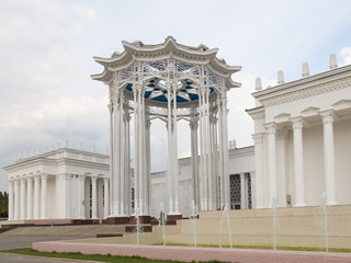 Obraz premium Palace with colonnade