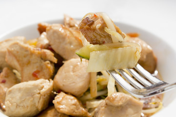 Gebratenens Putenfleisch mit Wokgemüse