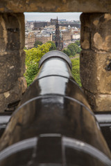 Fototapeta premium The Scott Monument through cannon space in Edinburgh