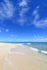 南国の美しいビーチと紺碧の空