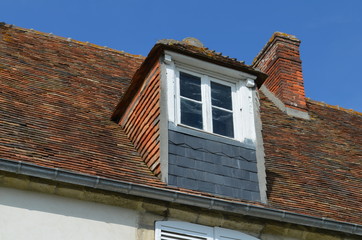 Lucarne avec ardoises et tuiles
