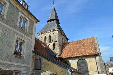 Fototapeta na wymiar Eglise Saint-Laurent (11ème siècle) à Cambremer (Normandie)