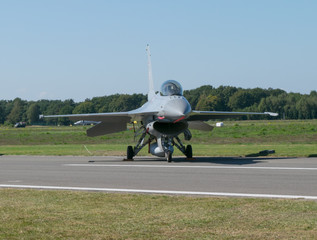 Avion de chasse au sol - F16