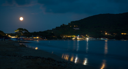 Obraz premium Full moon beach italy elba
