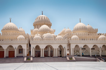 Facade of El Mina Masjid Mosque in Hurghada