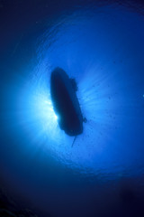Boat silhouette from underwater © Richard Carey
