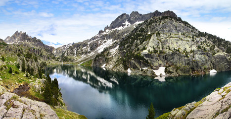 Fototapeta na wymiar Picturesque nature landscape with lake.