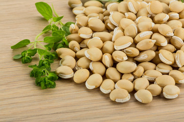 Raw soya bean
