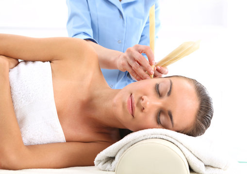 Relaks w spa -  świecowanie uszu