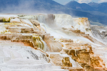 mineral flow in yellowstone