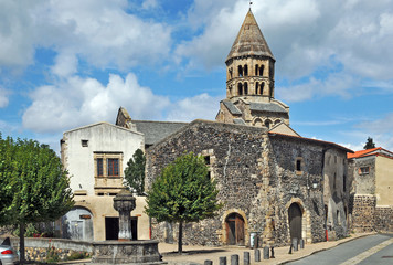Fototapeta premium Il villaggio di Saint Saturnin, Auvergne - la fontana