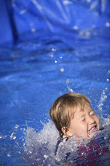 Fototapeta na wymiar Baby girl in the swimming pool