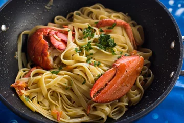 Fototapete Pasta with american Lobster in pan © robiuankenobi
