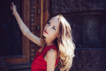 Obraz premium Attractive young woman