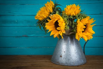 Fotobehang sunflower in metal vase © marcin jucha