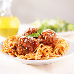 spaghetti and meatballs with oil and salad