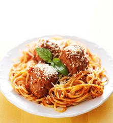 spaghetti and meatballs with copyspace