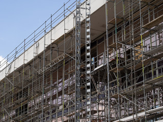 Bauwirtschaft - Großbaustelle - Gerüstbau -  - Sanierung