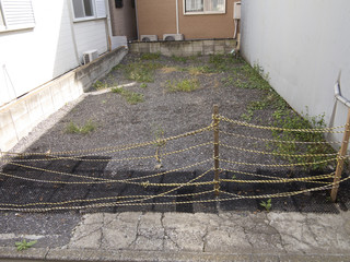 住宅街の空き地 © moonrise