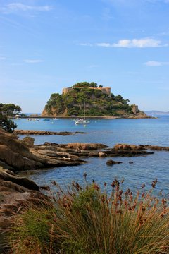 Fort de Br&eacute;gan&ccedil;on.