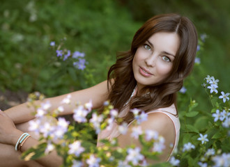 Fototapeta premium beautiful woman in park with flowers