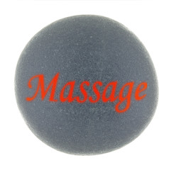 Massagestein mit Aufdruck „Massage“ als Freisteller