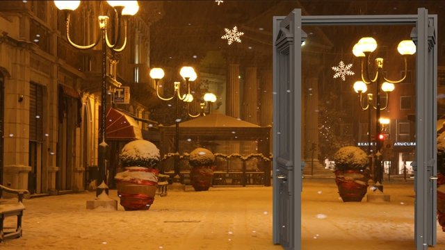 Portone si apre sulla neve