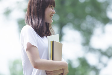 にこやかな女子学生