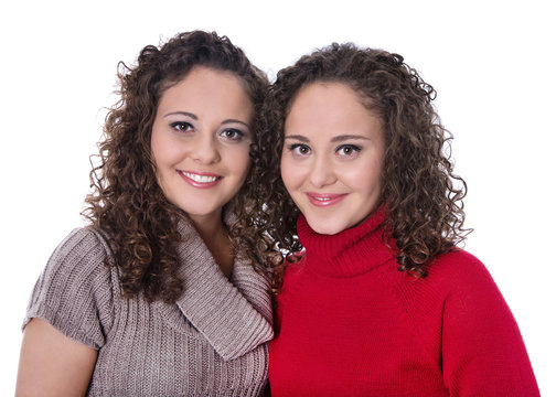 Reale Zwillinge mit Naturlocken