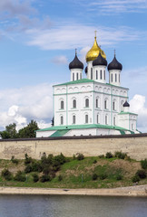 Fototapeta na wymiar Trinity Cathedral in Pskov