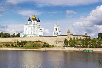 Fototapeta na wymiar view of Pskov Krom