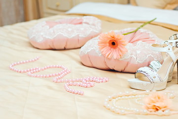 Label love pillow bed romance