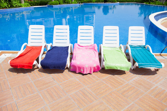 rest in paradise - at the swimming pool with friends