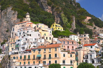 Fototapeta na wymiar Malowniczy widok kurortu Amalfi we Włoszech