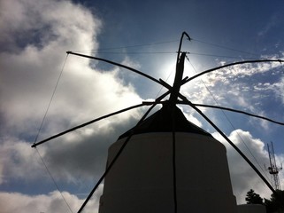 Windmühle im Gegenlicht
