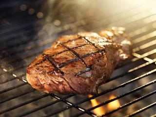 Crédence de cuisine en verre imprimé Grill / Barbecue steak with cooking on grill